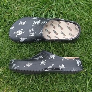birkenstock skull clogs